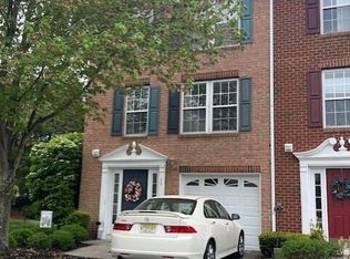 11 Saxton Rd, Farmingdale, NJ 07727