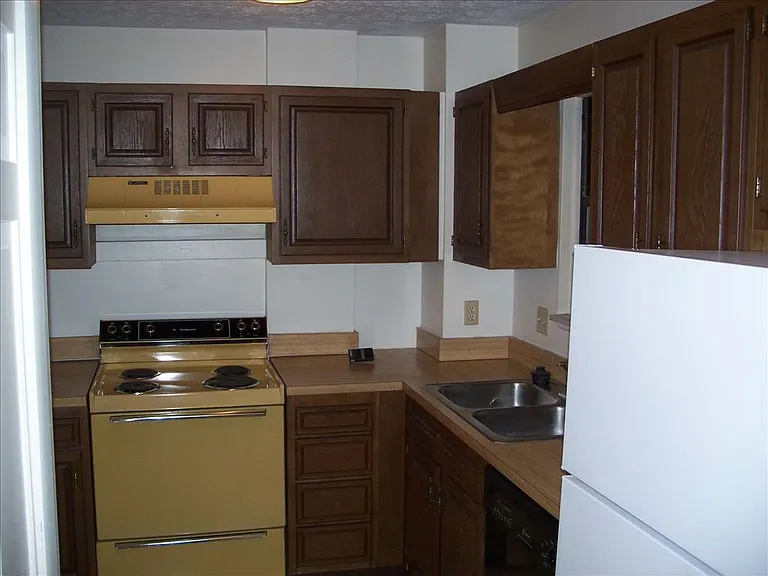 1051 Clyde Ave #6 — Photo 6