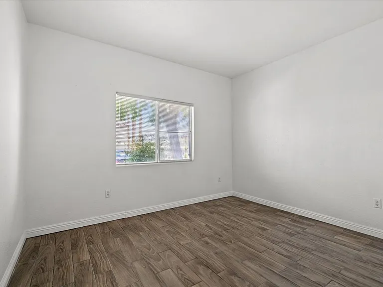 2100 Black Island St #101 — Photo 16