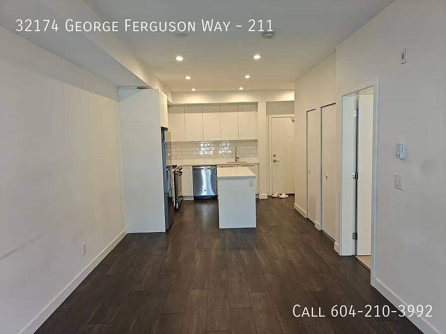 Modern One Bedroom Condo — Photo 2