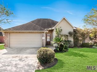 11400 Pleasant Knoll Dr, Denham Springs, LA 70726
