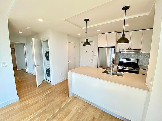5th image of 409 Eastern Pkwy #602C