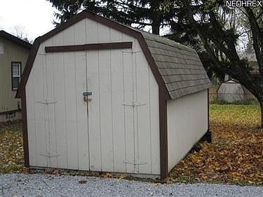 2nd image of 420 Columbine Ave