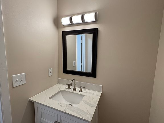 3rd image of 394 Huntland Ln