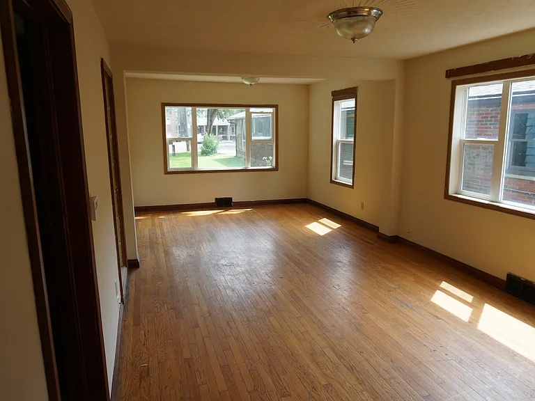 65 E Norwich Ave — Photo 7