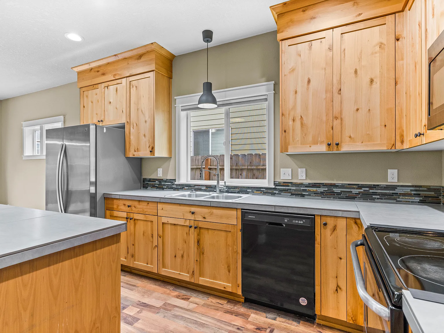 3 bed, 2.5 bath, 1419 sqft, $2,450 — Photo 4