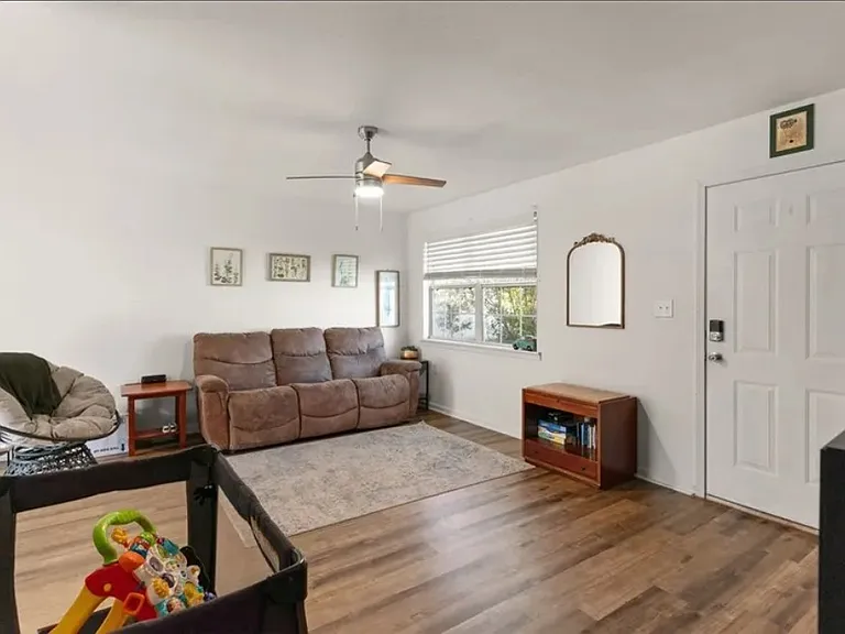 540 Chateau Cir — Photo 5