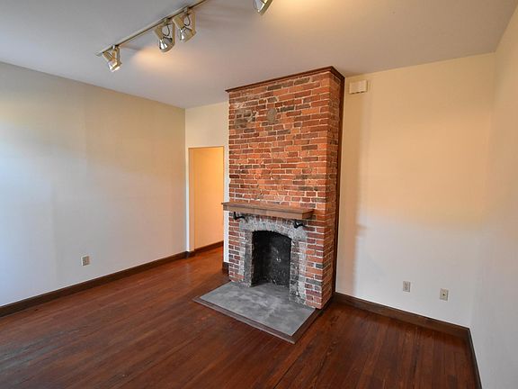 3rd image of 39 E Russell St #39