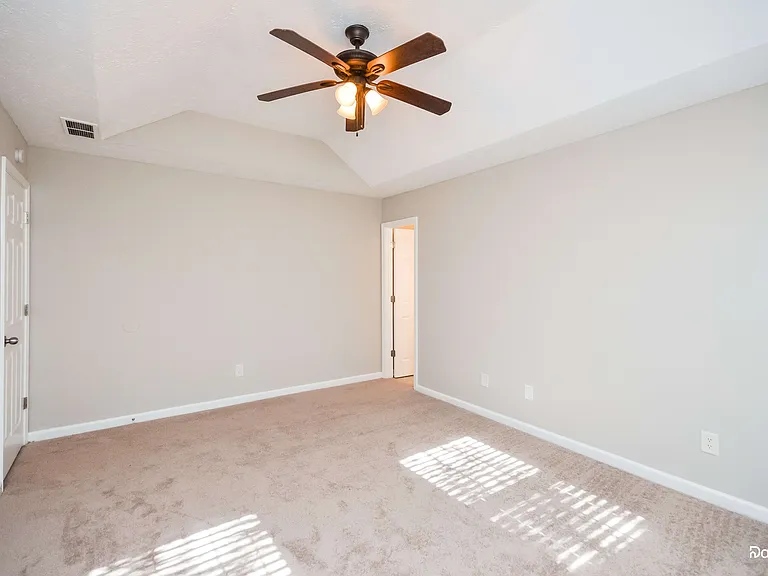 300 Claremont Dr — Photo 12