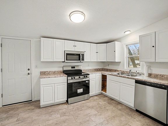 5th image of 419 W Washington St