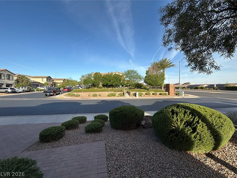 208 Rocky Basin St — Photo 3