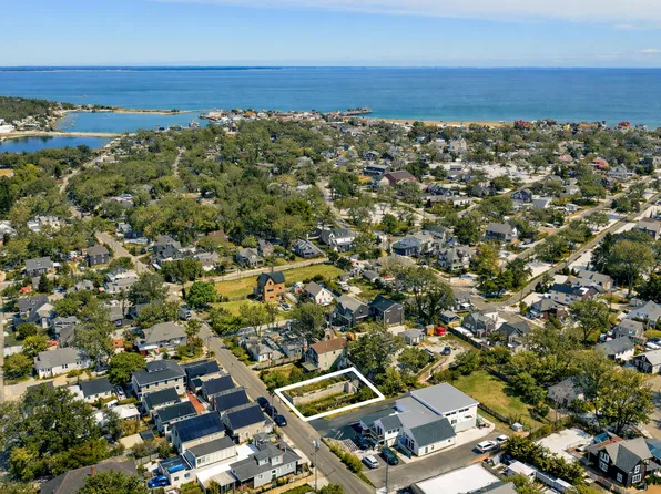 112 Dukes County Avenue, Oak Bluffs, MA 02557