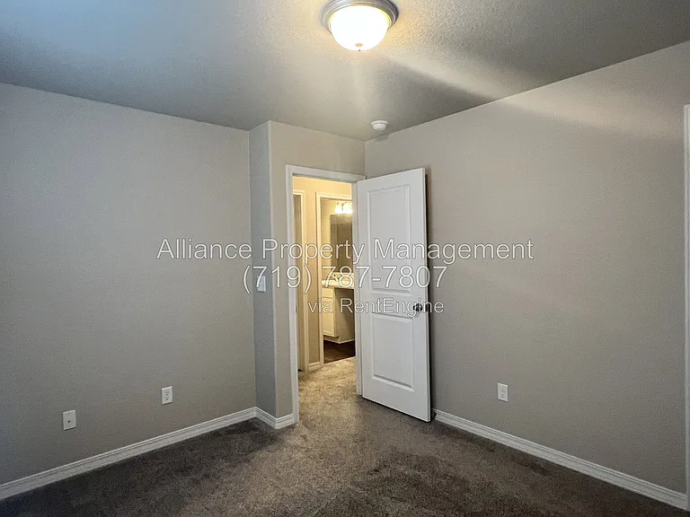 7851 Lathrop Vw — Photo 28