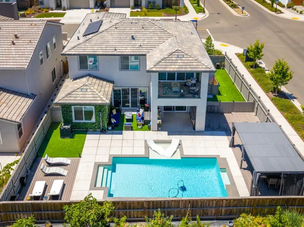 3483 Mulholland Dr, Lathrop, CA 95330