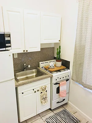 Rented by City Connections Realty | media 4