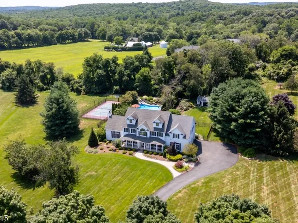 5 Sun Valley Way, Washington Twp., NJ 07853