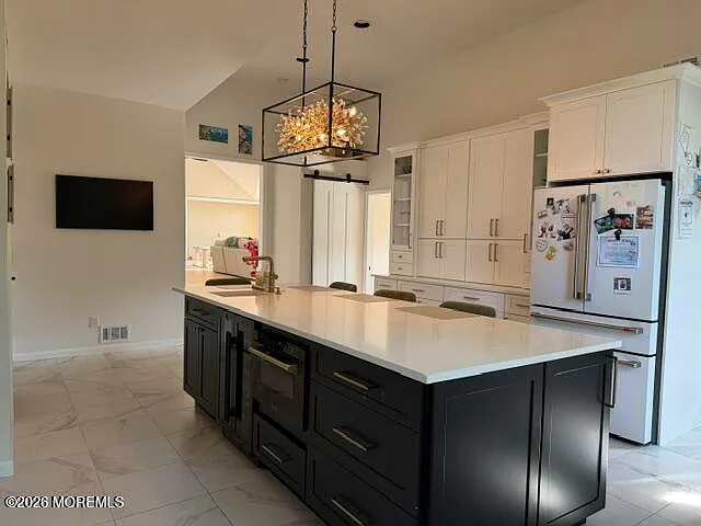 4 bed, 3.5 bath, 4241 sqft, $8,000 — Photo 4