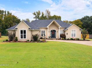 114 Ethelyn Smith Dr, Senatobia, MS 38668