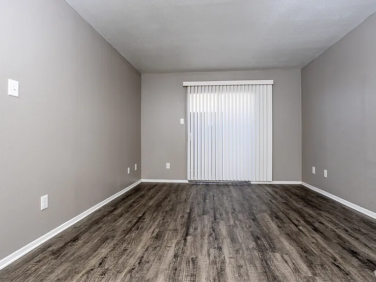 Highland Park Apartments — Photo 13