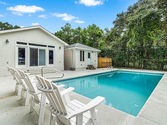5th image of 200 Beach Dr N