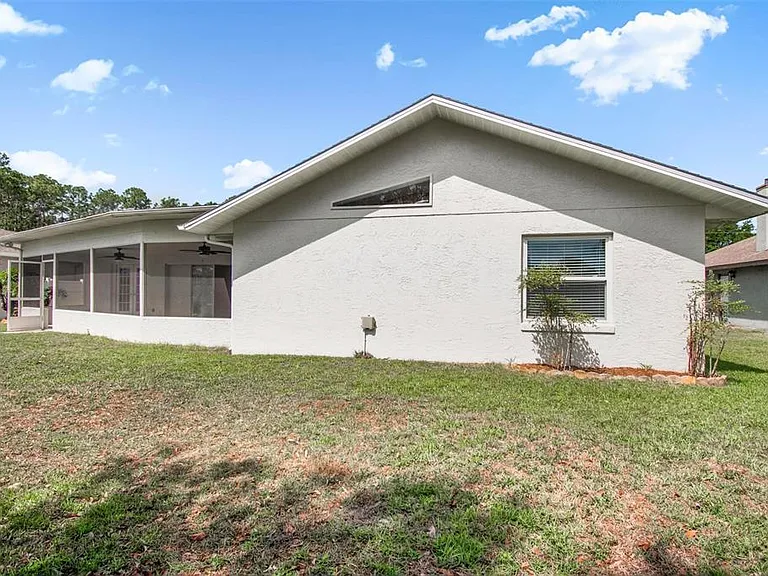 231 Wellington Dr — Photo 48