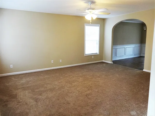 3 bed, 2.5 bath, 1500 sqft, $2,385 — Photo 4