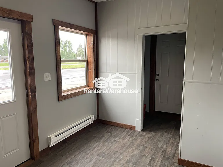 1496 E Division Ave — Photo 12