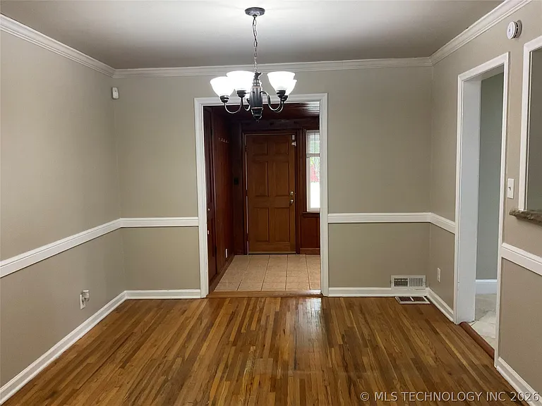 1644 S Knoxville Ave — Photo 8