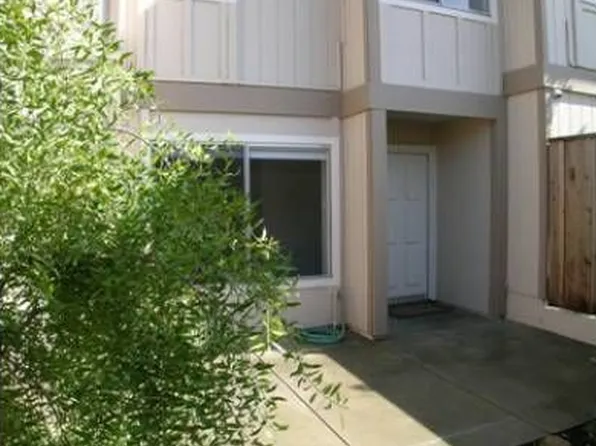 499 Cannon Green Dr APT E, Goleta, CA 93117