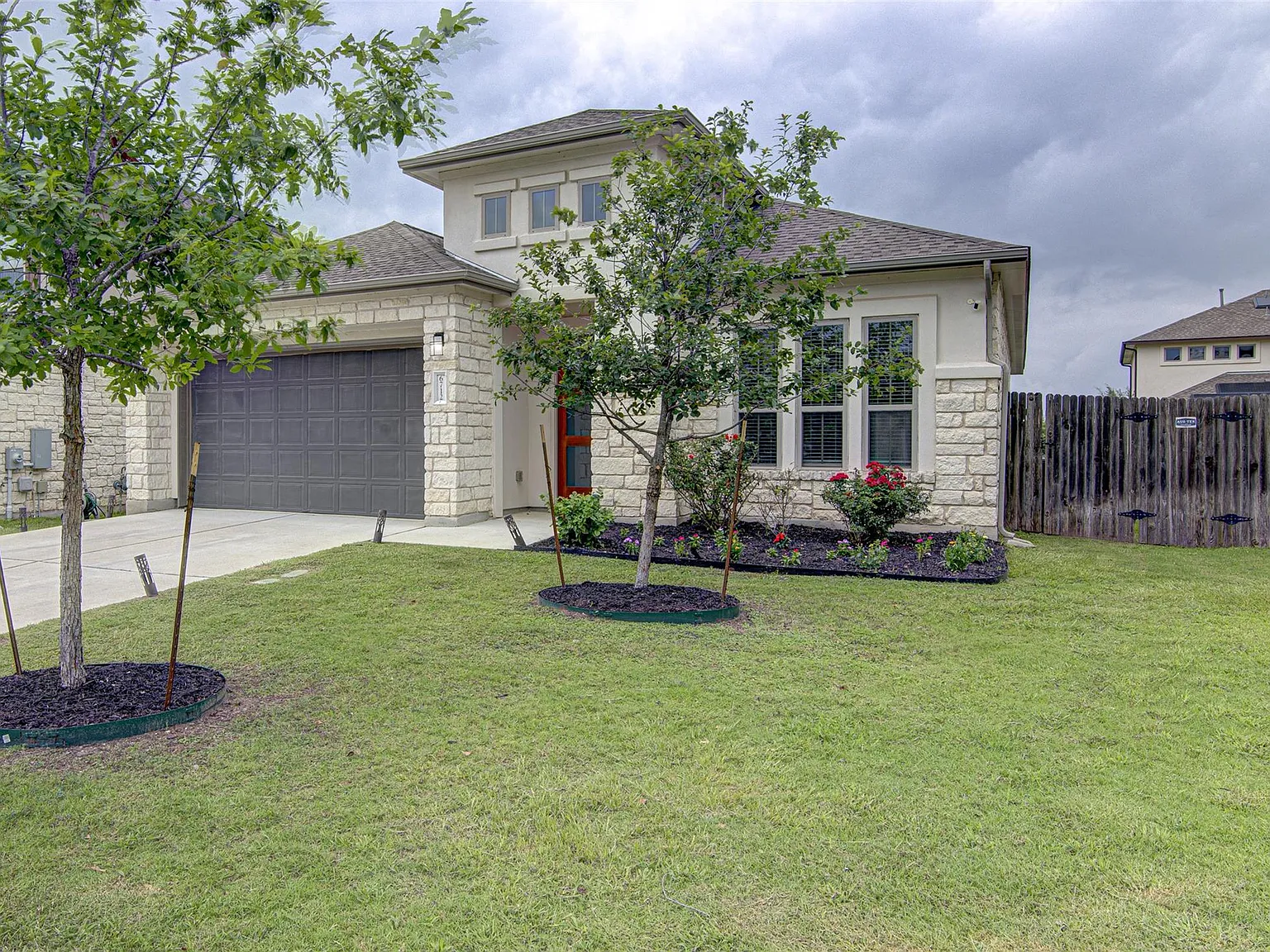 3 bed, 2.0 bath, 1958 sqft, $2,995 — Photo 2