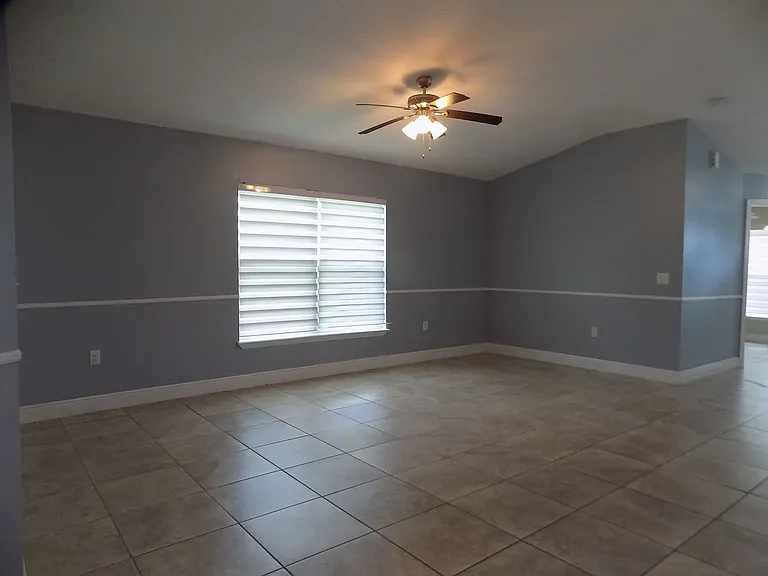 377 Cimarron Ct — Photo 5