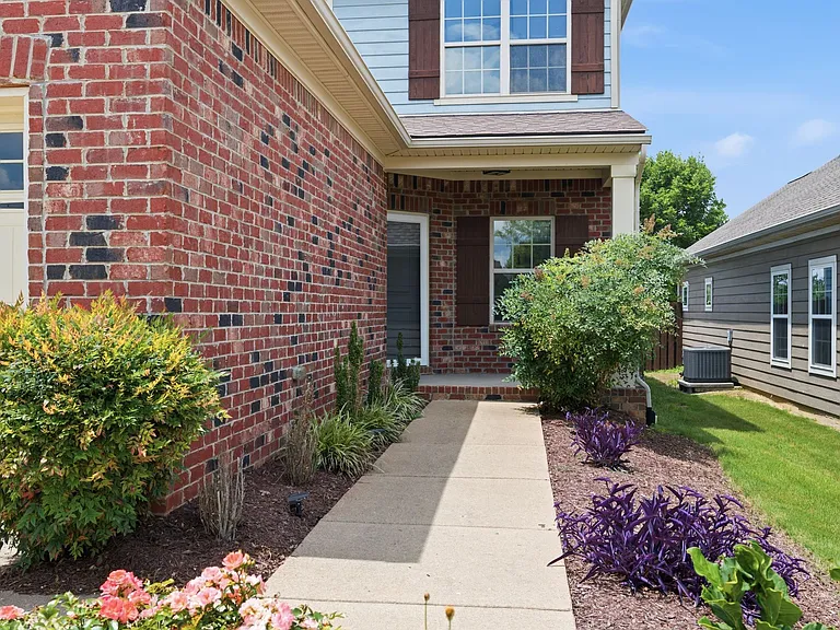5003 Hemlock Ct — Photo 2