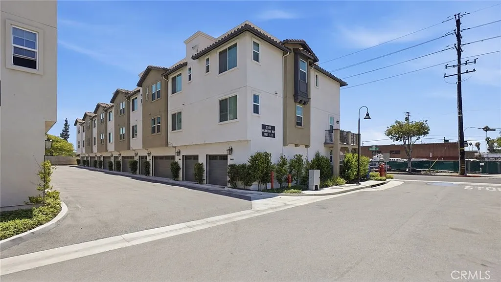 3 bed, 1320 sqft, $4,500 — Photo 3