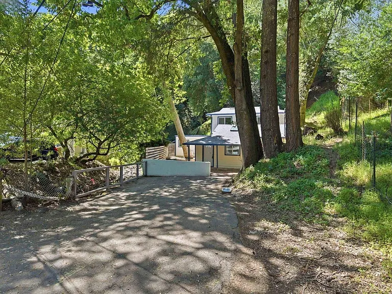 2836 Kilkare Rd — Photo 32