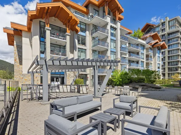 2780 Valley Centre Ave #403, North Vancouver, BC V7J 0C4