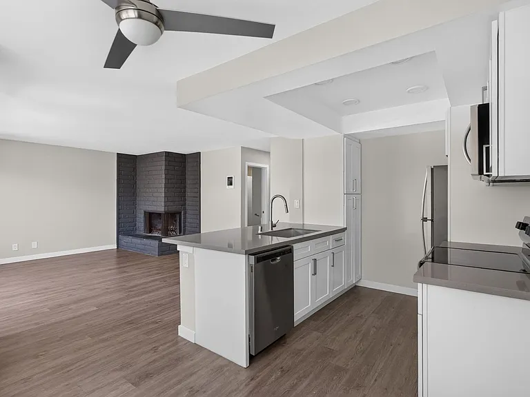 425 Coronado Ave — Photo 10
