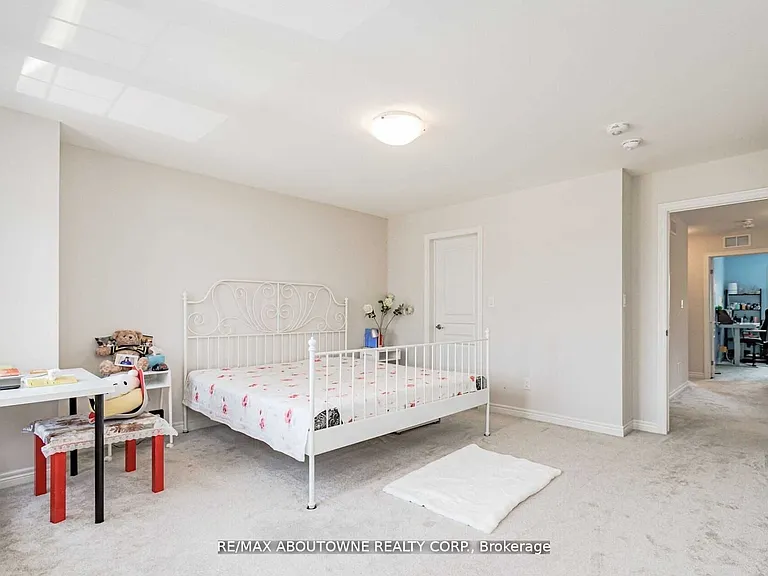 93 Heron St — Photo 12