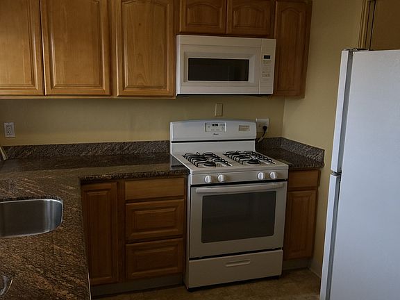 2nd image of 329 Humboldt St