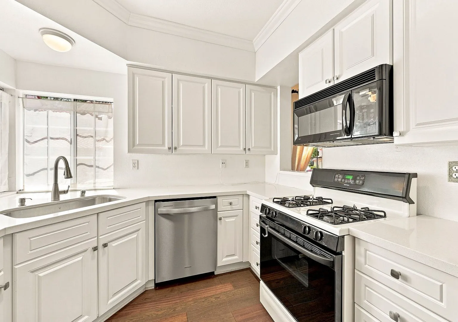 Pacifica Del Mar Highlands - 2 Bedroom 2 Bathroom Retreat — Photo 2