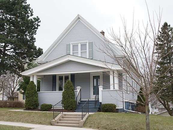 3 Bed 4 Bath With Updates!
