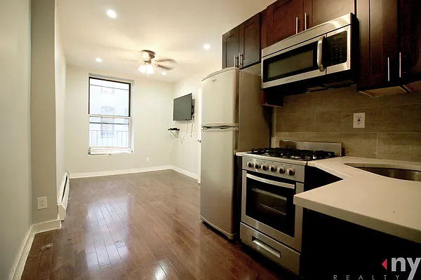 Rented by Link NY Realty | media 30