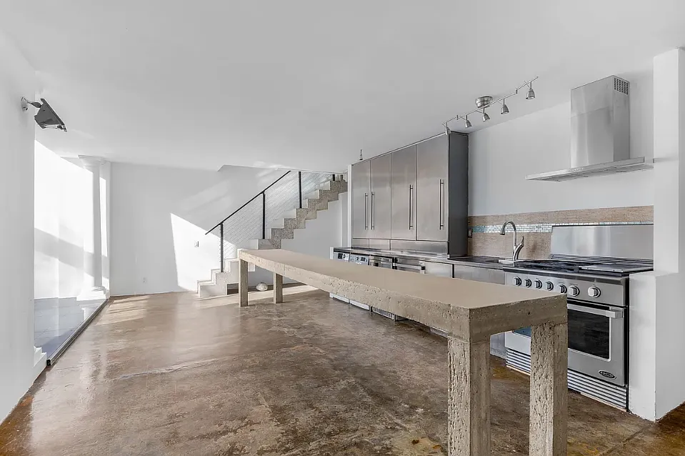 21 South End Avenue — Photo 4