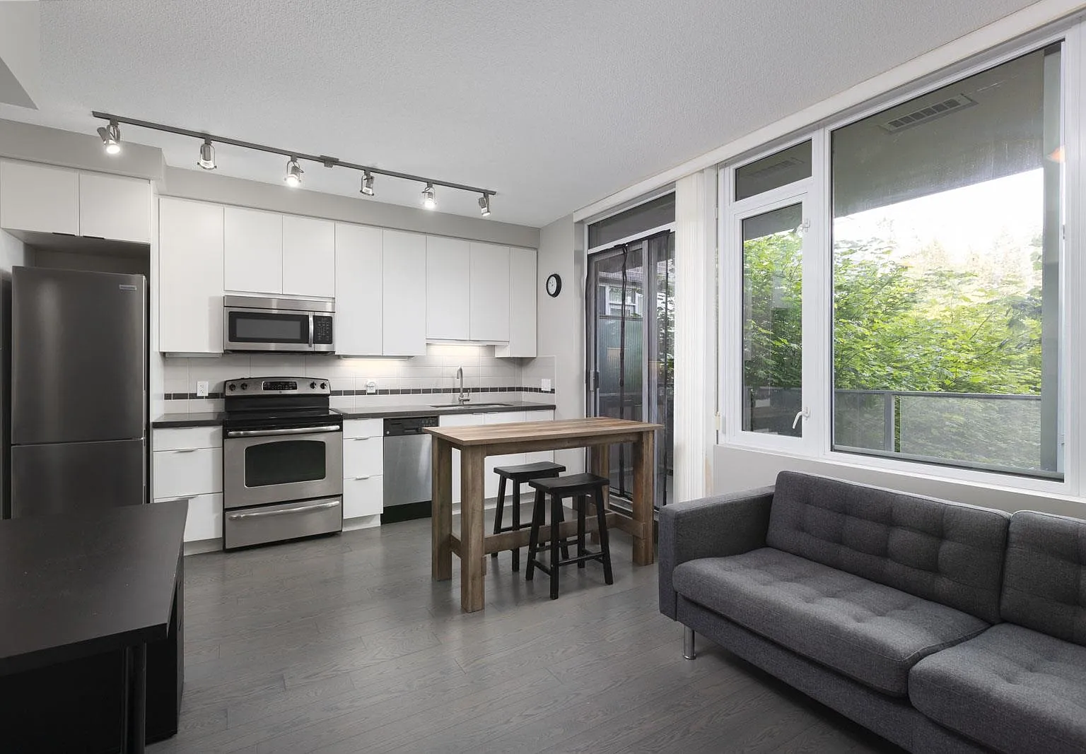 1 bed, 472 sqft, $2,200 — Photo 3
