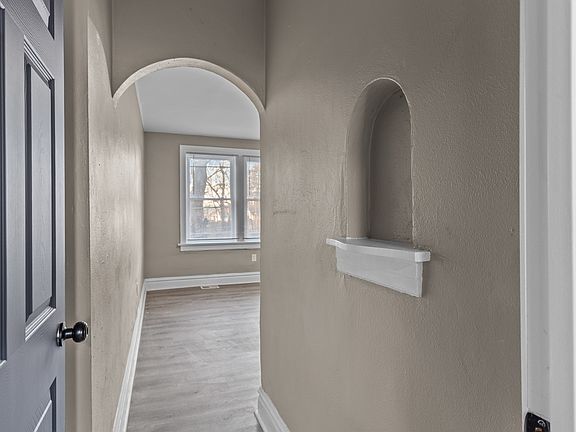 5th image of 3901 Keokuk St #2E