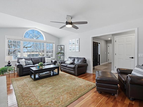 3rd image of 7600 Suffolk Down