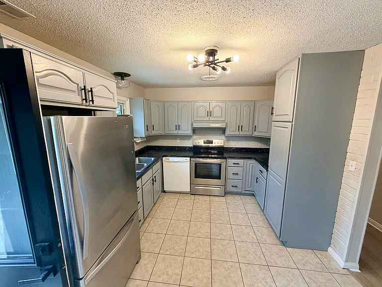 715 Colorado Dr — Photo 9