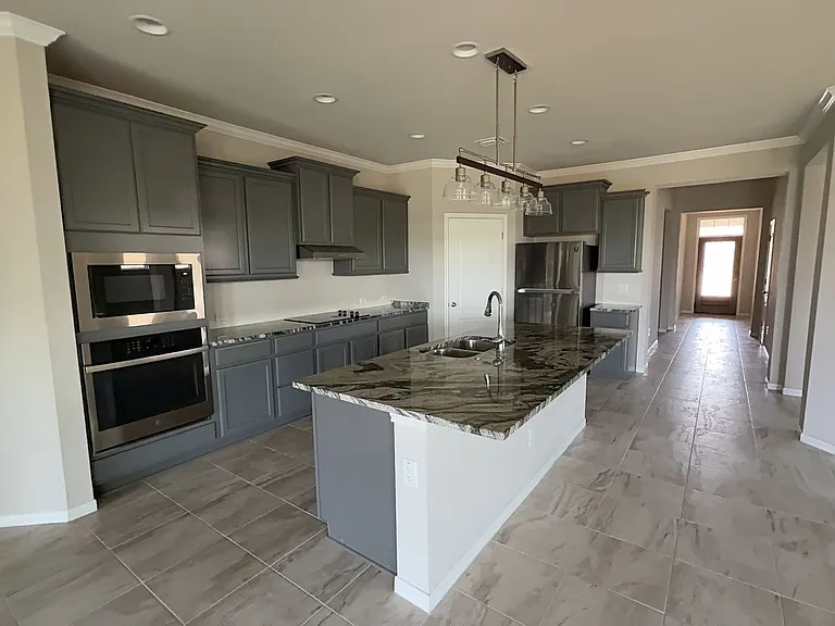 2029 Horatio St — Photo 8