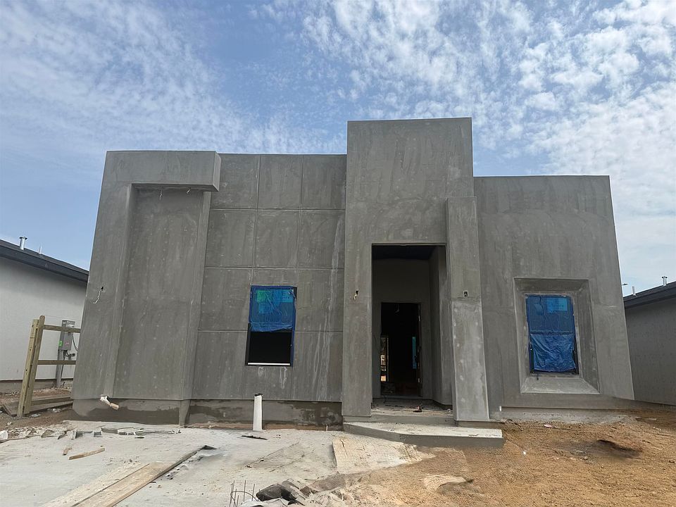 1st image of 220 Lusitano Dr