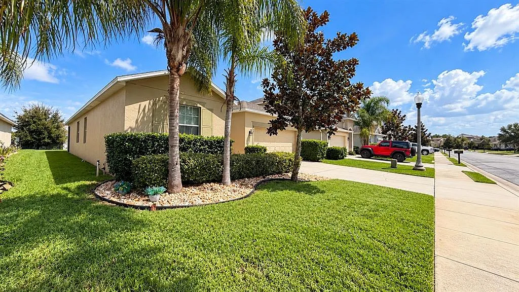 4 bed, 3.0 bath, 2123 sqft, $2,350 — Photo 3