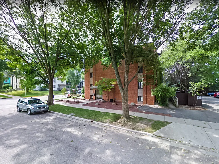 Courtyard Apartments — Photo 20
